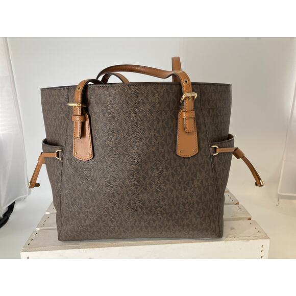 MICHAEL KORS, LARGE BROWN SIGNATURE LEATHER SHOULDER BAG - Picture 3 of 16